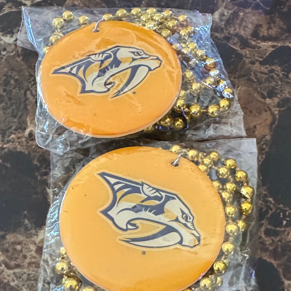 Nashville Hockey Predators Gold and Yellow Team Logo Light Up Beaded Necklaces - Picture 7 of 7